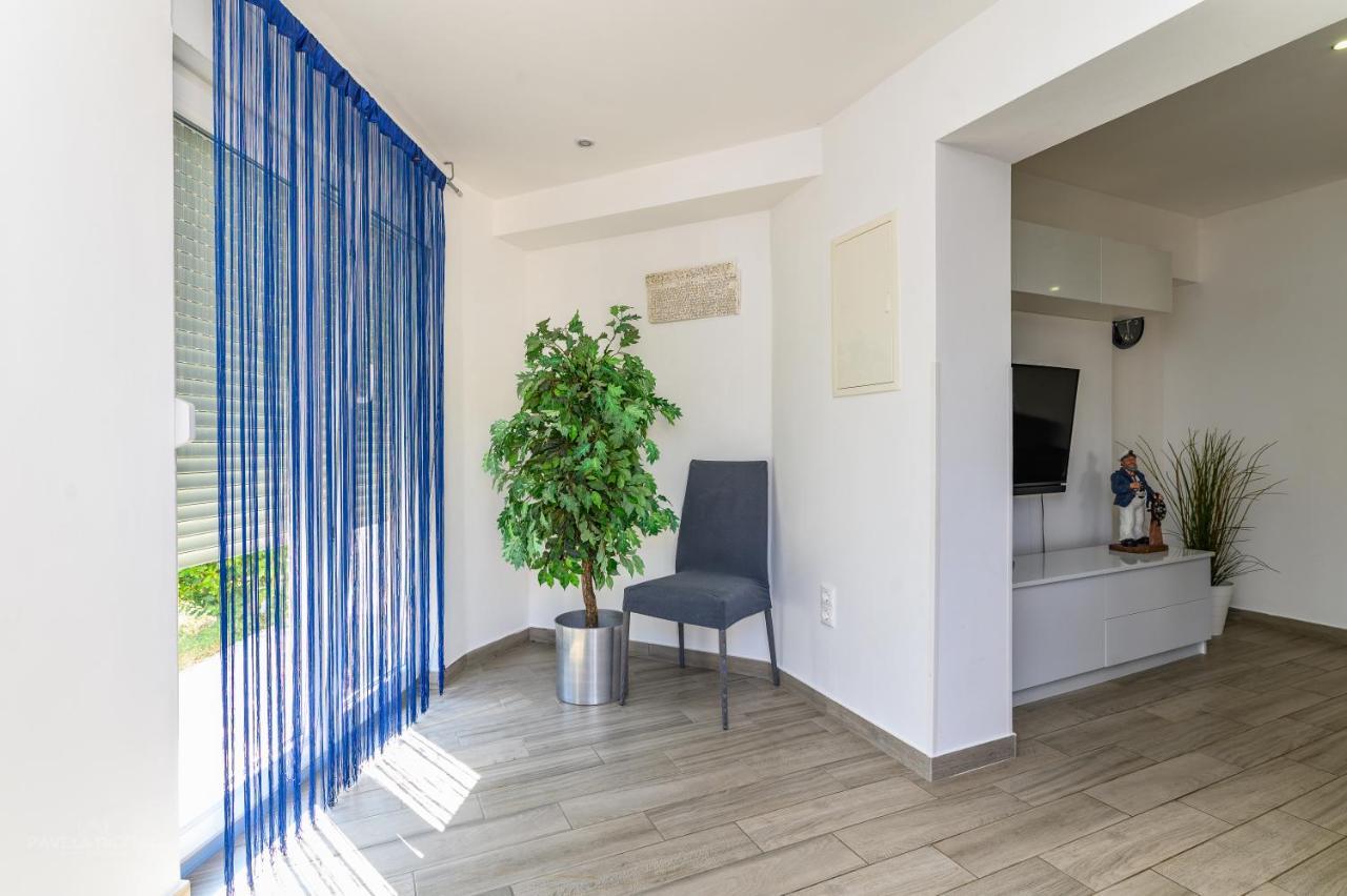 Apartments Maksim And Timon Krk Town Extérieur photo